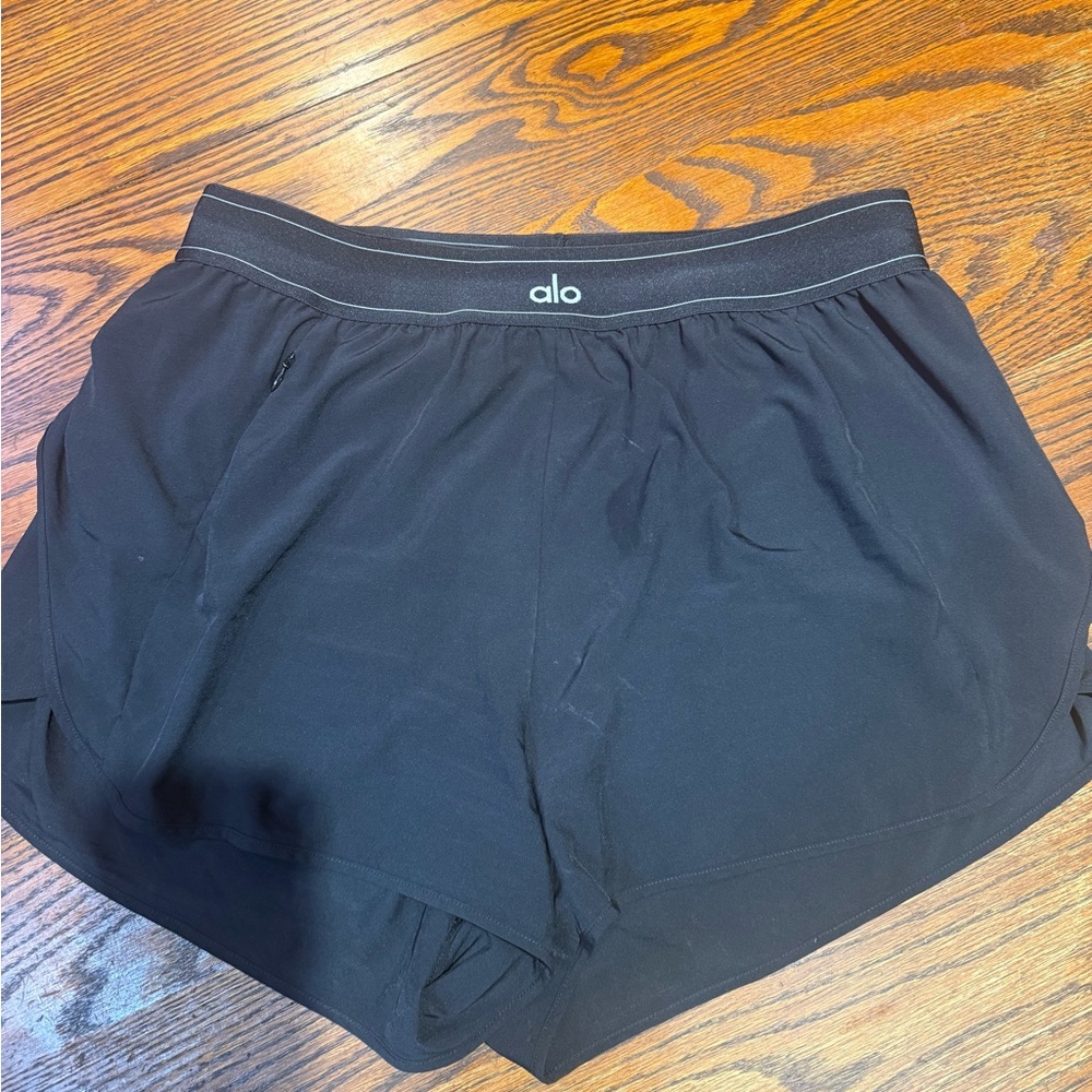 ALO Yoga Black Athletic Shorts Moisture-Wicking Relaxed Fit